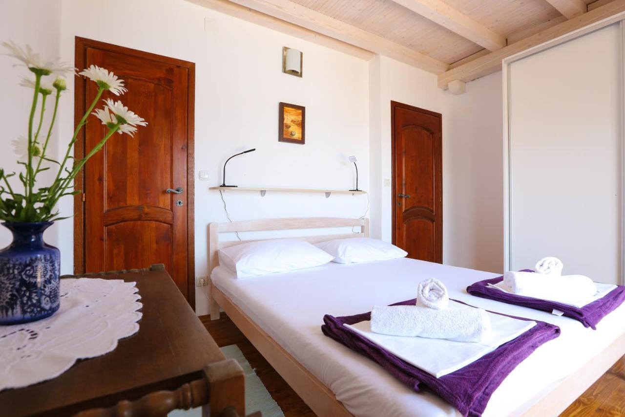 Spacious Apartment Lucia Prozura Luaran gambar