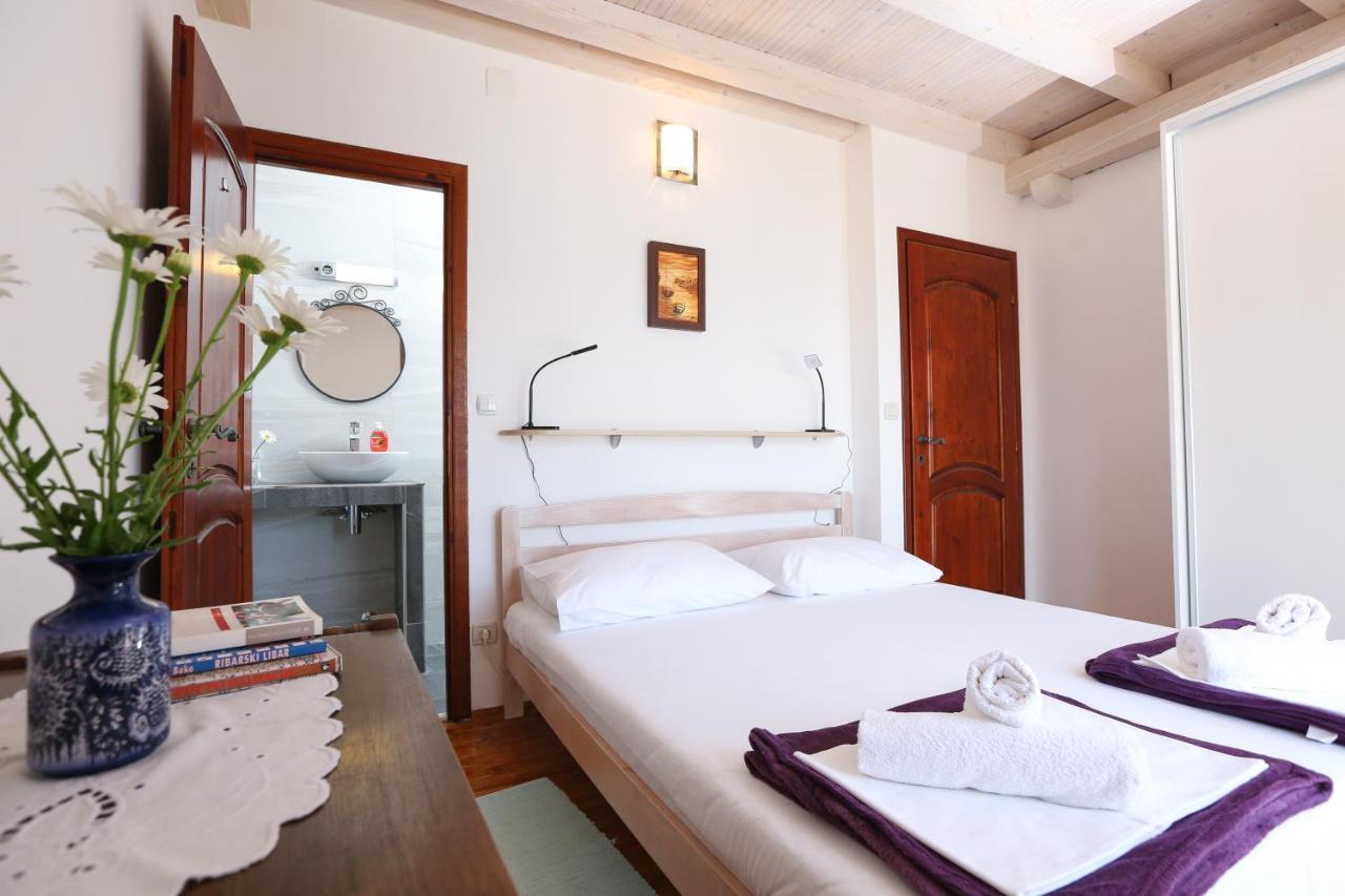 Spacious Apartment Lucia Prozura Luaran gambar
