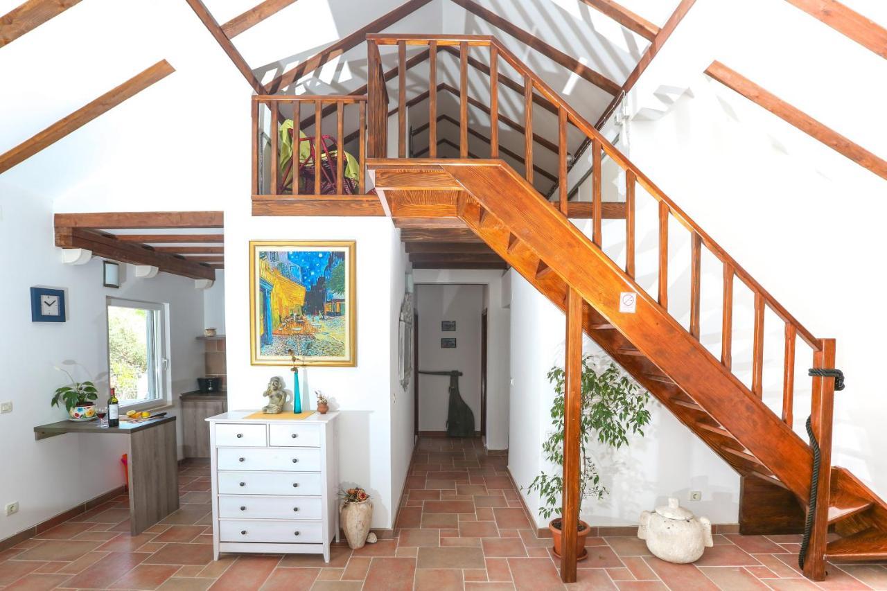 Spacious Apartment Lucia Prozura Luaran gambar